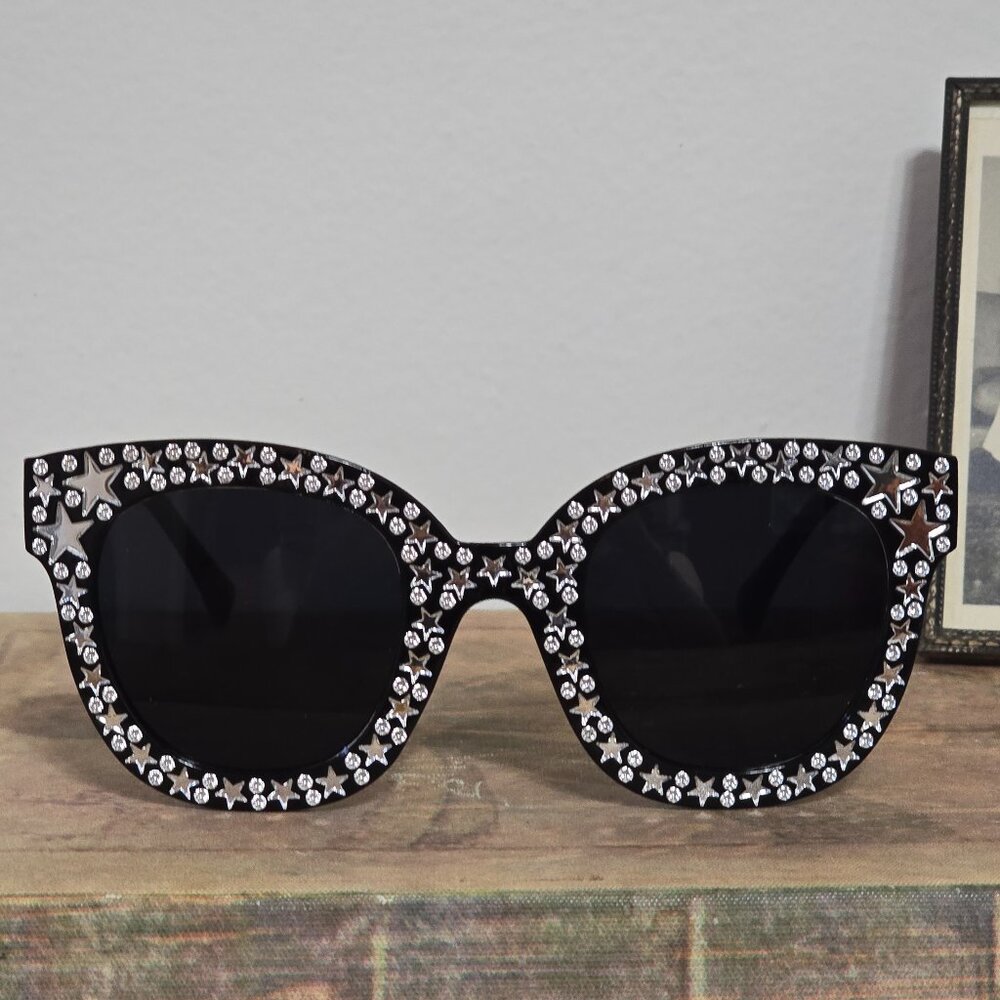 NEW Rhinestone and Star Rounded Cat Eye Women's Sunglasses. BLING